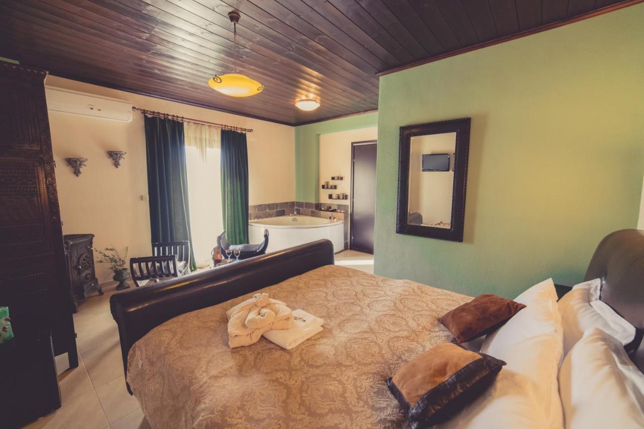 Paroraia Hotel Ángistron Eksteriør billede